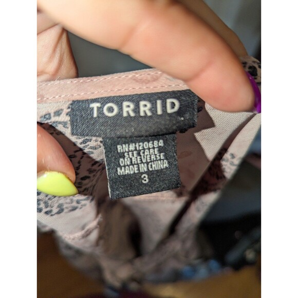 Torrid Size 3 (3x 22/24) Pink Leopard Print Skull Blouse - Picture 6 of 7